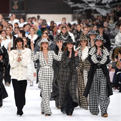 chanel belle au bois dormant karl lagerfeld|How Chanel AW19 Paid Tribute To Karl Lagerfeld .